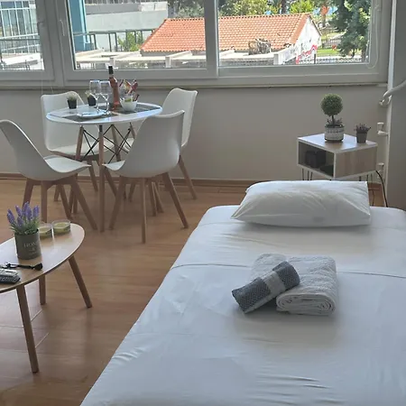 Apartment Coastal Escape *